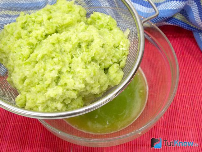 Из кабачковой массы удалена жидкость