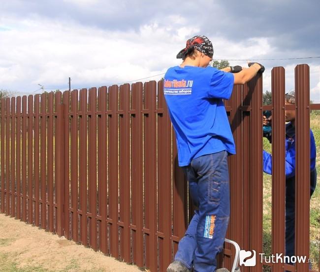Монтаж забора из вагонки