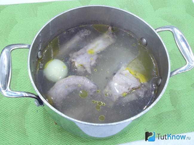 Крылышки залиты бульоном
