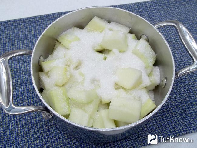 Кабачки пересыпаны сахаром