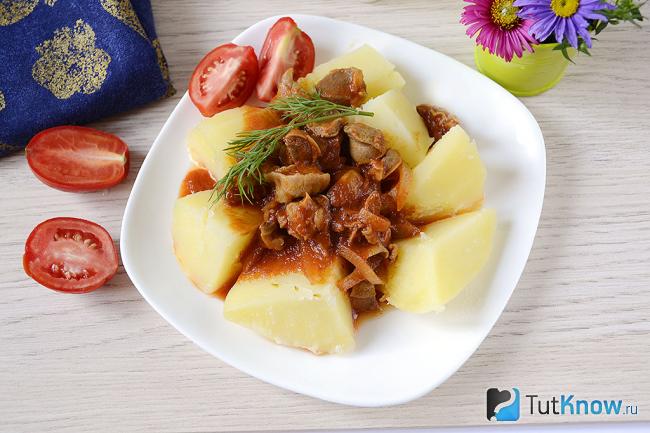 Готовые куриные желудки с соусом