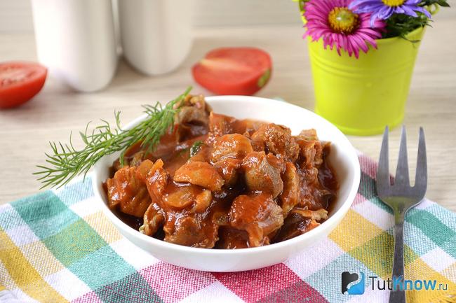 Куриные желудки в томатном соусе