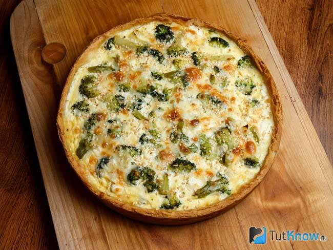 Пирог с брокколи, курицей и сыром