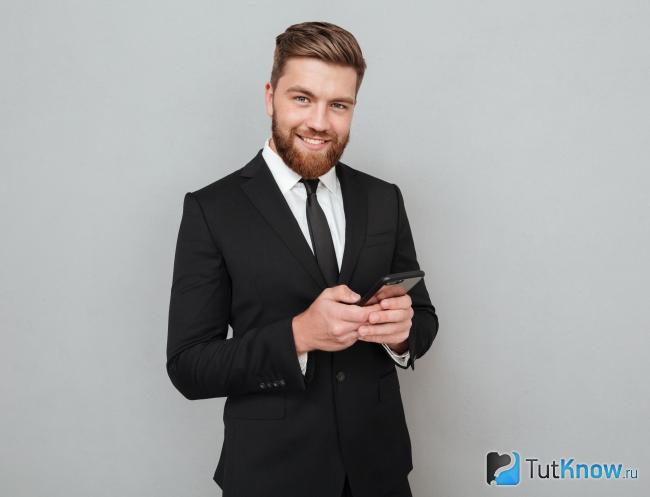 Мужчина в классическом костюме