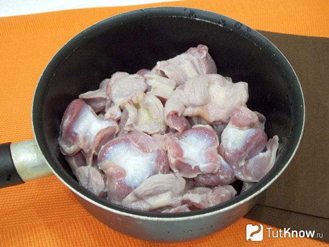 Желудки очищены и сложены в кастрюлю