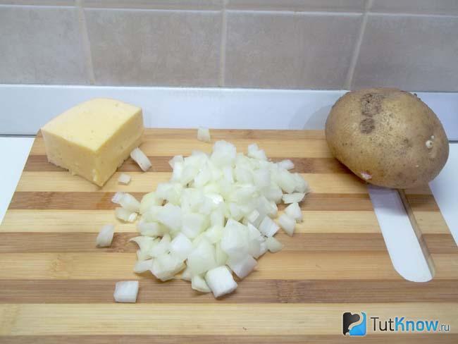 Репчатый лук мелко нашинкован