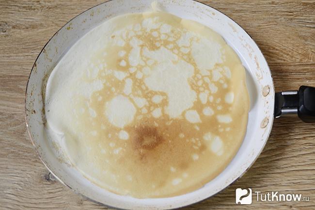 Готовый блинчик на минеральной воде и молоке