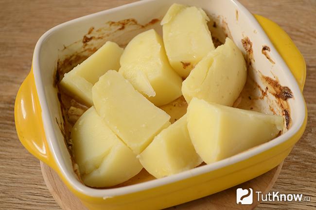 Картофель для гарнира в форме для запекания