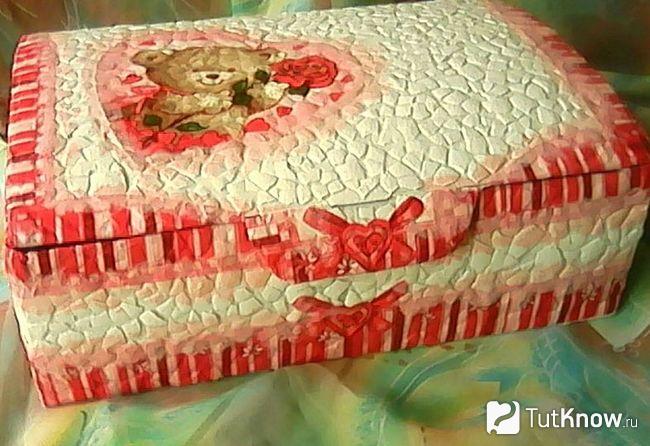 Сундучок, украшенный яичной скорлупой