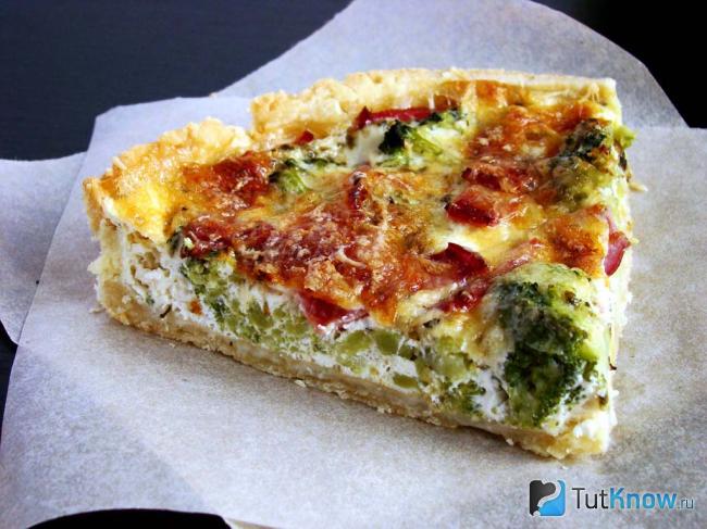 Пирог с брокколи и сыром