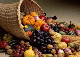 Корзина с осенними продуктами