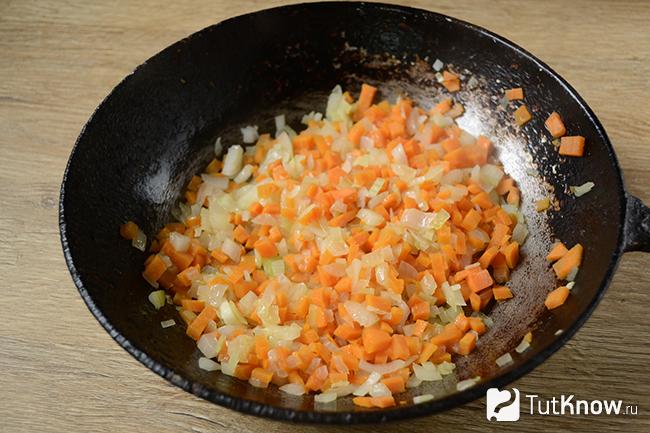 Зажарка из лука и моркови