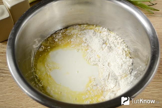 Яичная смесь с кефиром и мукой