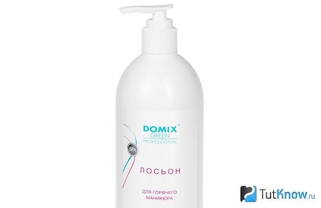 Лосьон для горячего маникюра на белом фоне
