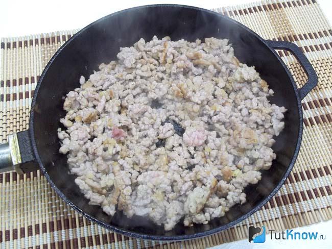 Мясо жарится