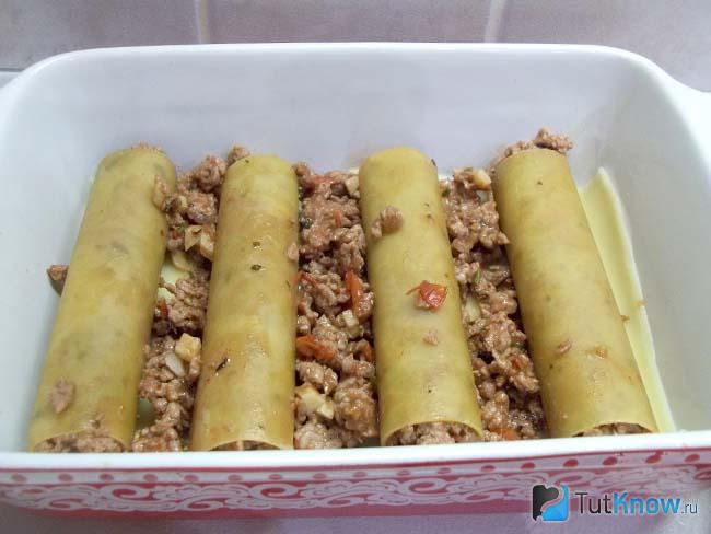 К макаронам добавлен фарш