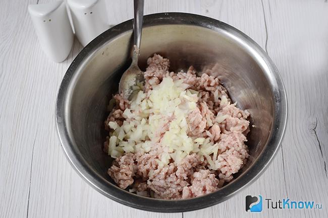 Прокрученное мясо с луком