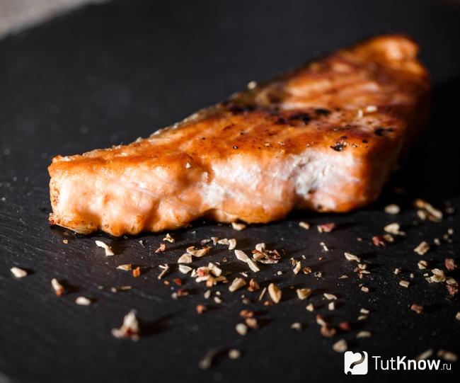 Рыба с черной солью