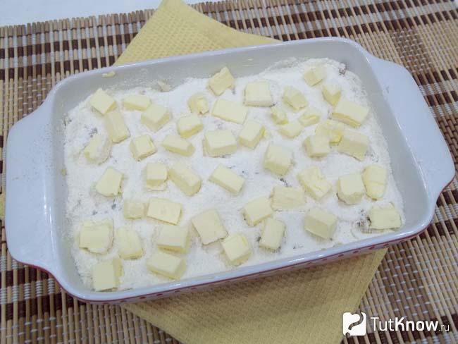 На продукты выложено масло