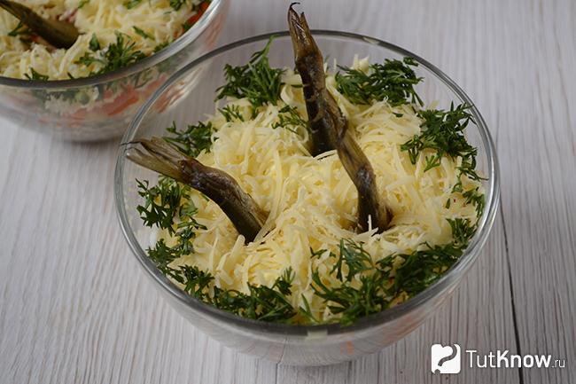 Шпротные хвостики в миске