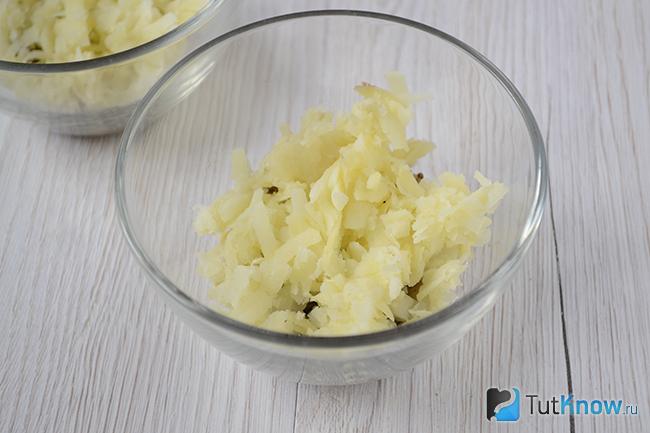 Отварной картофель сверху