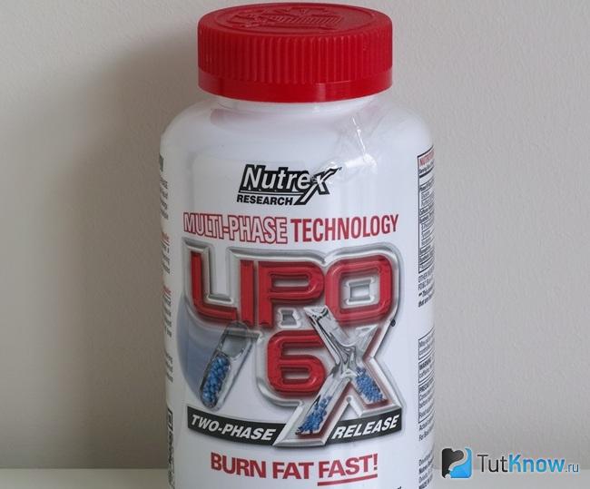 Банка с препаратом Lipo-6x крупным планом