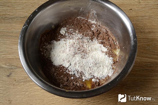 Какао, сахар и мука с разрыхлителем