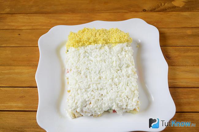 Украшение салата кукурузой