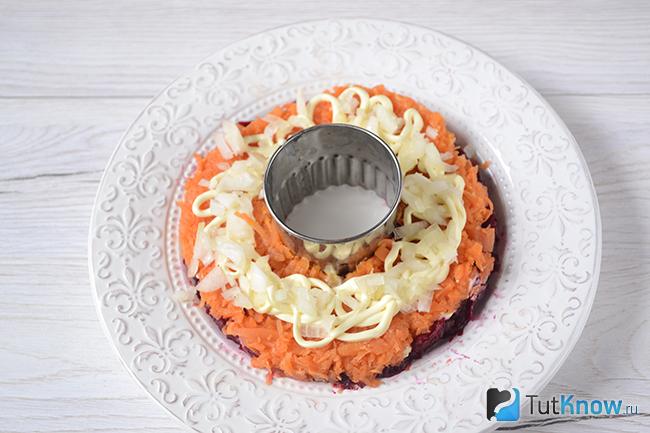 Майонезная сетка на морковке