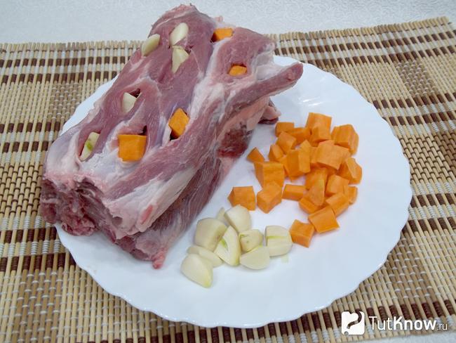 Мясо нафаршировано овощами