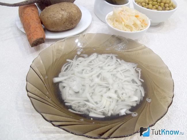Лук замаринован