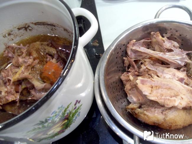 Мясо извлечено из бульона