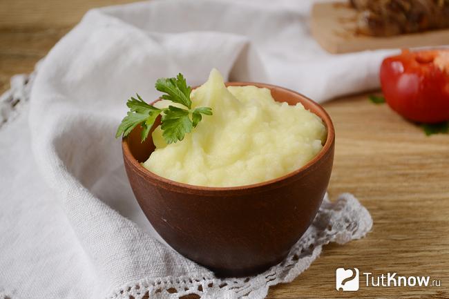 Пюре с молоком и маслом готово к употреблению