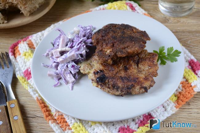 Обжаренные отбивные из куриных бёдер