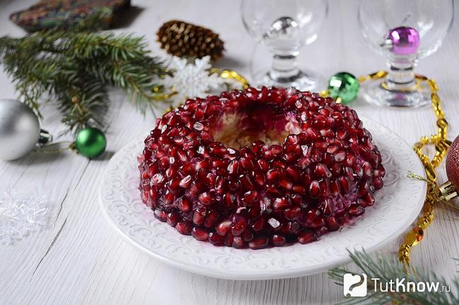 Готовый салат Гранатовый браслет с яблоком и курицей