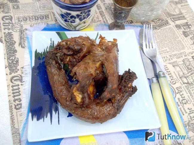 Готовая утка кусочками в духовке