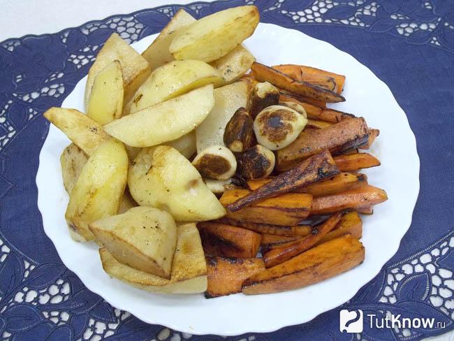 Картофель и морковь обжарены