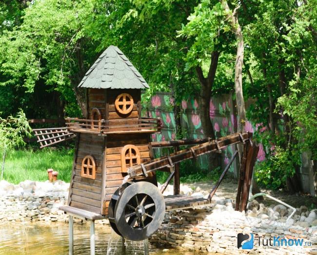 Водяная мельница на участке