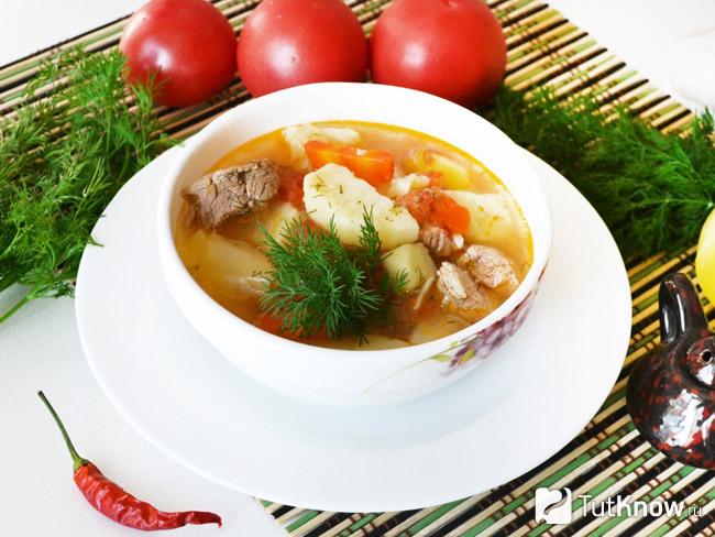 Шурпа из свинины с помидорами и перцем