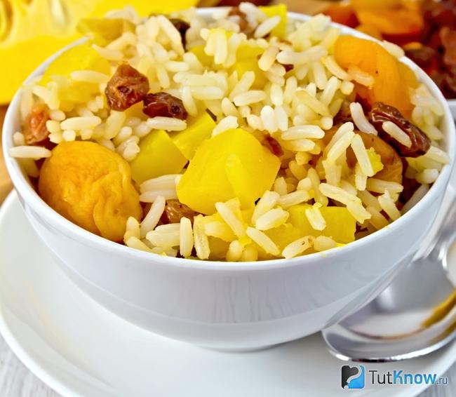 Плов с урюком