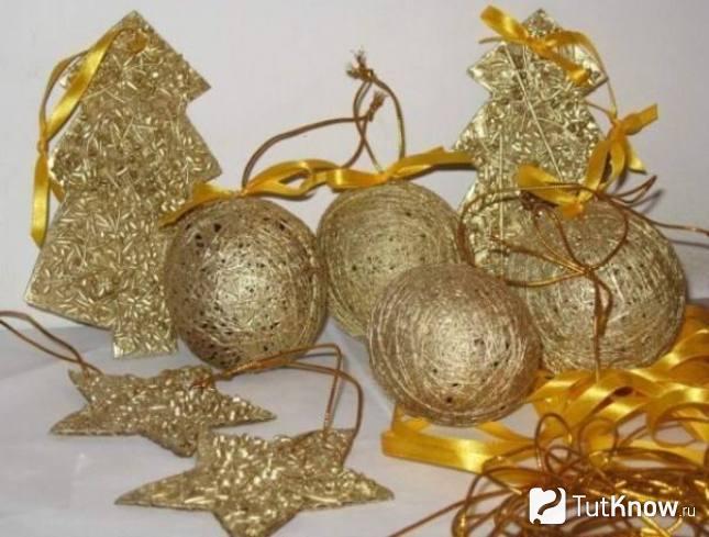 Несколько самодельных ёлочных игрушек