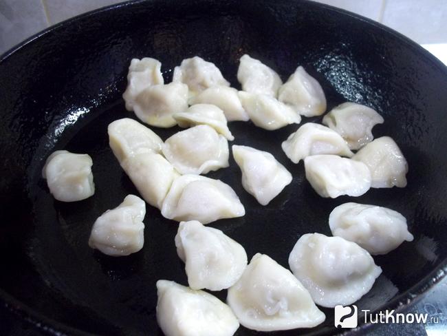 Пельмени жарятся