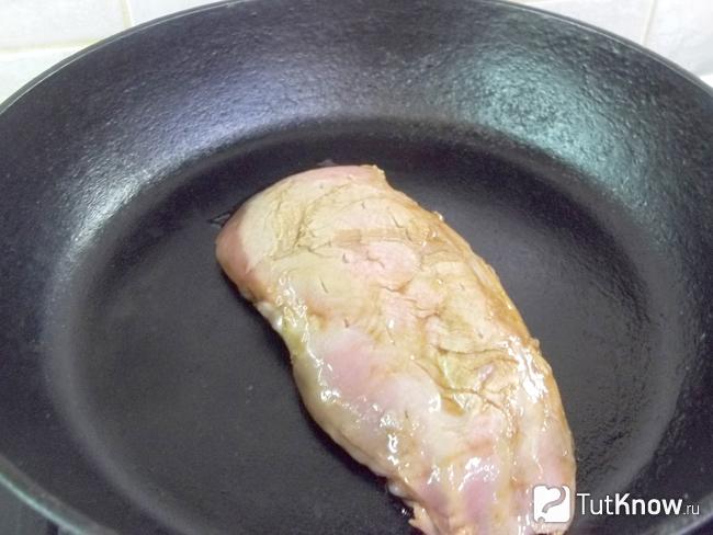 Мясо жарится