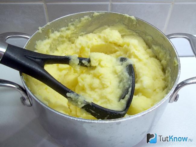 Картофель потолчен