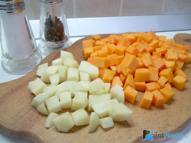 Тыква и картофель нарезан