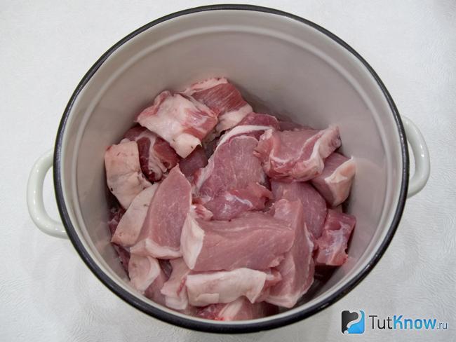Мясо нарезано