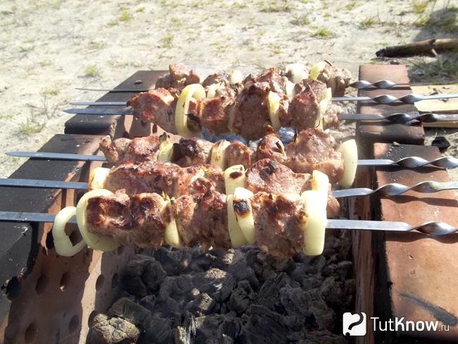 Шашлык жарится