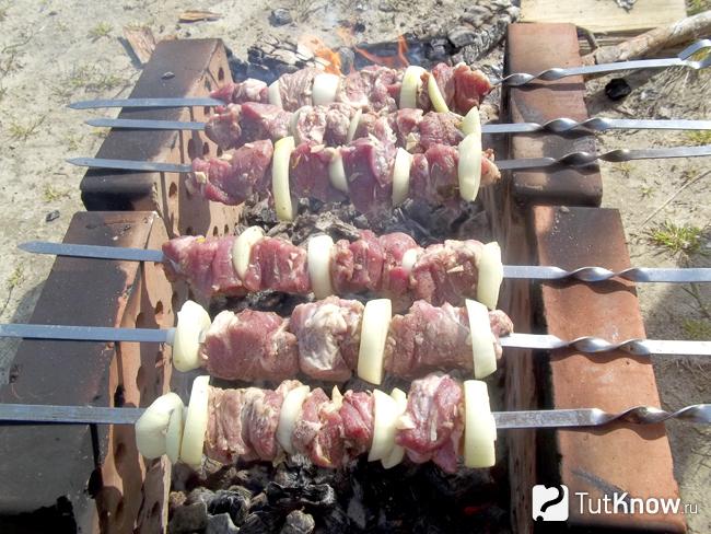 Шашлык жарится