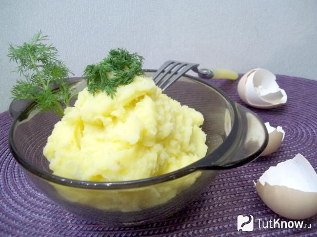 Готовое картофельное пюре с яйцами и маслом