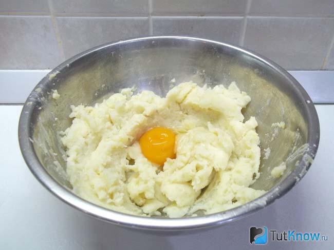В картофельное пюре добавлены яйца